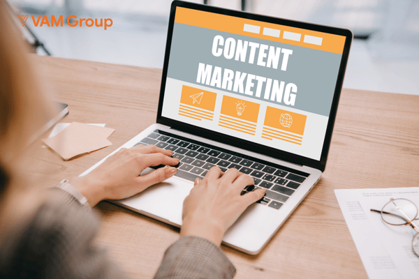 Content Marketing là việc sáng tạo & phân phối nội dung hữu ích liên quan sản phẩm, dịch vụ, thương hiệu